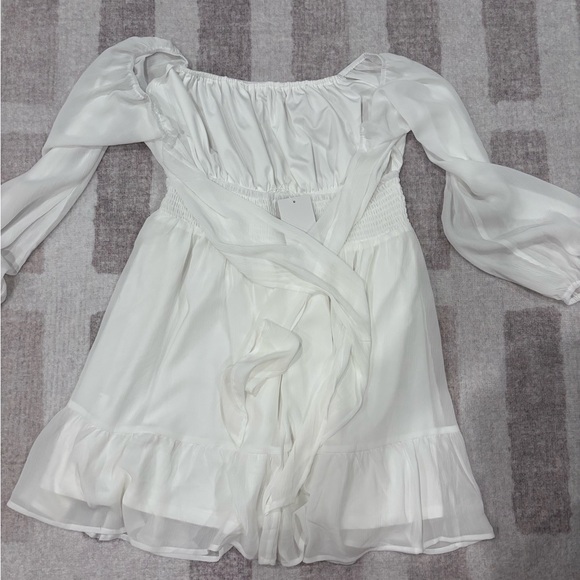 Elegant White Dress - Picture 2 of 3